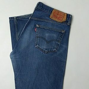 LEVIS 501s